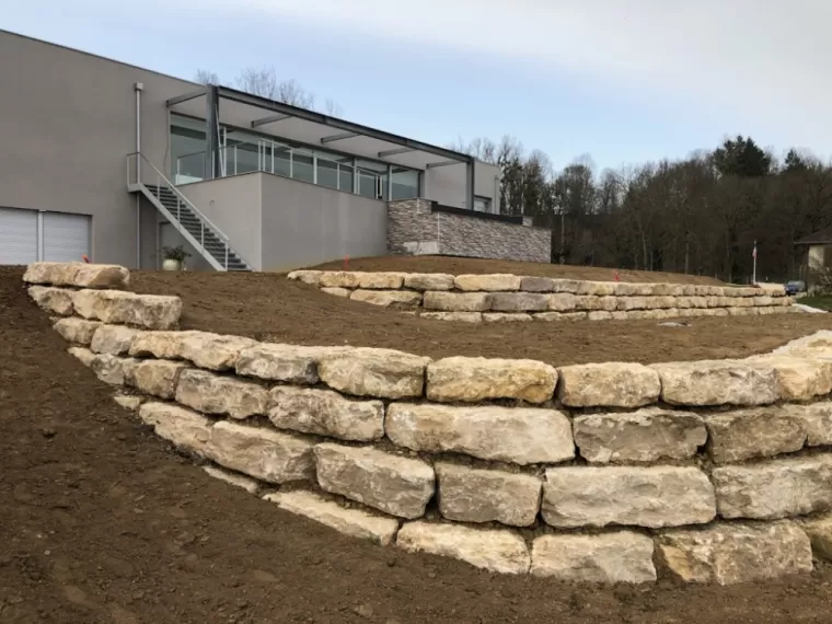 Construction mur de soutènement dans villa, Ambérieu-en-Bugey, BOMBOURG TP