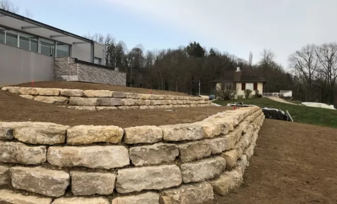 Construction mur de soutènement dans villa, Ambérieu-en-Bugey, BOMBOURG TP